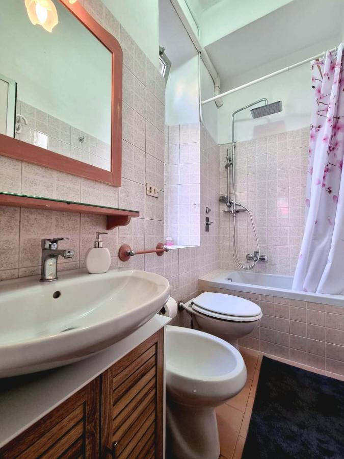Relaxing Apartment In The Heart Of Милано Екстериор снимка